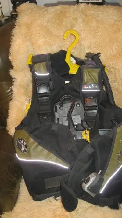 scuba Dacor bcd, View more