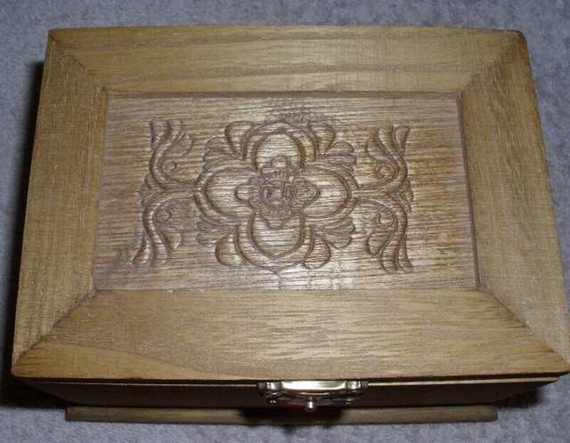 Wooden Box in Home Décor & Accents in Mississauga / Peel Region
