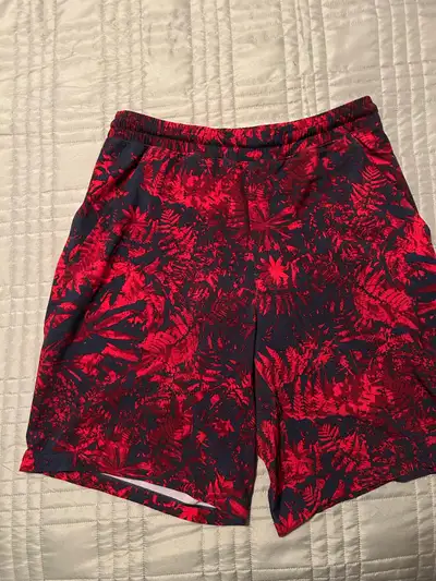 I am selling a pair of men’s Lululemon shorts that are medium in size and are in great used conditio...
