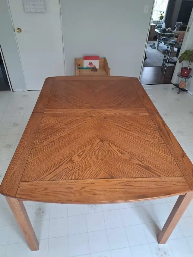 Oak Table in Dining Tables & Sets in City of Halifax - Image 2