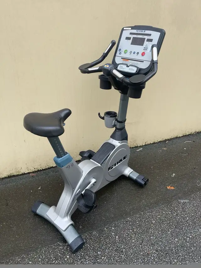 TRUE Fitness CS900 Upright Bike in Exercise Equipment in Delta/Surrey/Langley - Image 2