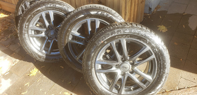 4 winter tires and DAI 16 inch rims Hyundai Kona in Tires & Rims in Penticton
