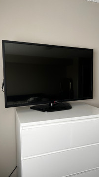42” LG TV with ROKU