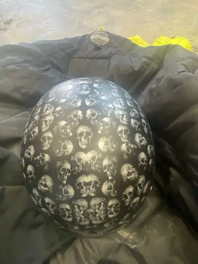 Motorcycle Half Helmet -Light DOT Approved Skull Cap. Size Large 59/60cm FMVSS 218 (DOT) certified!...