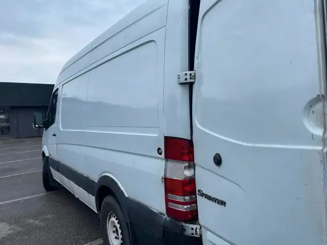 Moving van with driver anytime available 63347531474563120