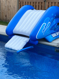 Inflatable water slide 