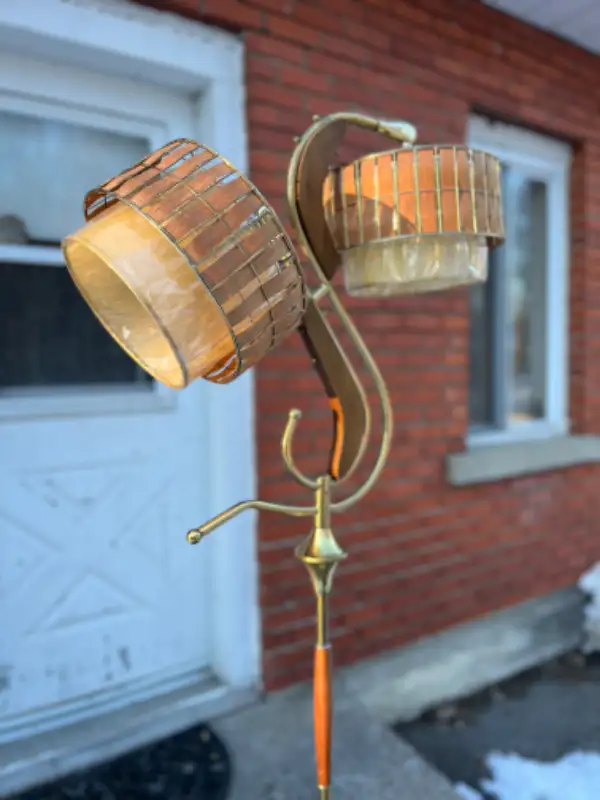 Magnifique lampe sur pied vintage Majestic Luxcraft in Indoor Lighting & Fans in City of Montréal - Image 7