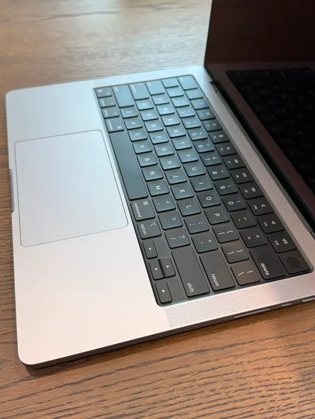 MacBook Pro 14-inch – M1 Pro – 16GB RAM – 512GB SSD – Like New in Laptops in City of Montréal - Image 7