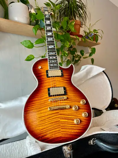 All original 2012 Gibson Les Paul Supreme Desert Burst. The guitar is in excellent condition and com...