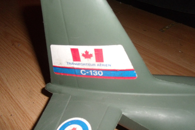 AIRPLINE   ARMY  OLD 24 INCH LENGT; MANY  PHOTOS in Arts & Collectibles in Saskatoon - Image 3
