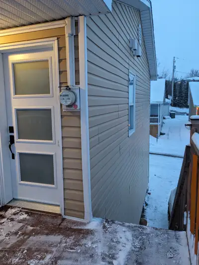 Grand 3½ à aire ouverte à louer dans le quartier Saint-Joachim à Chicouitmi. Localisé dans un cul-de...