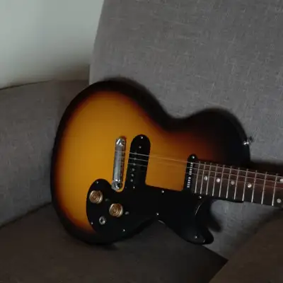 Gibson MM singlecut in classic sunburst finish. This model was a '59 style with 50's neck carve and...