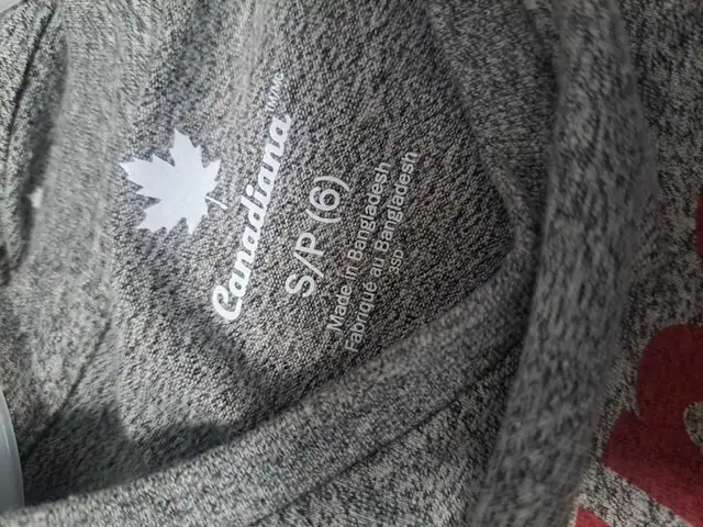 New Canadiana Girls Graphic Tee Shirt; Size XS and small in Kids & Youth in Calgary - Image 7