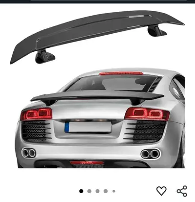 Aileron arrière universel pour auto. Il est neuf. Il n'a jamais été installé il a une petite fissure...
