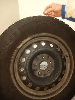 A SET OF 4 HURCULES AVALANCHE RT M/S TIRES215/55 R16 TIRES USED ONLY ONE SEASON. CAME OFF A CHRYLER...