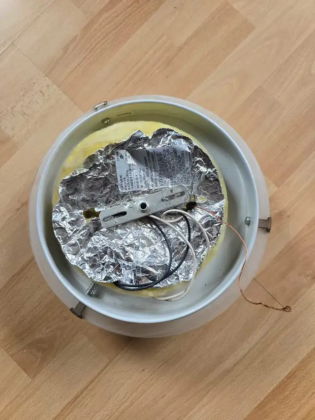light fixture in Indoor Lighting & Fans in Whitehorse - Image 3