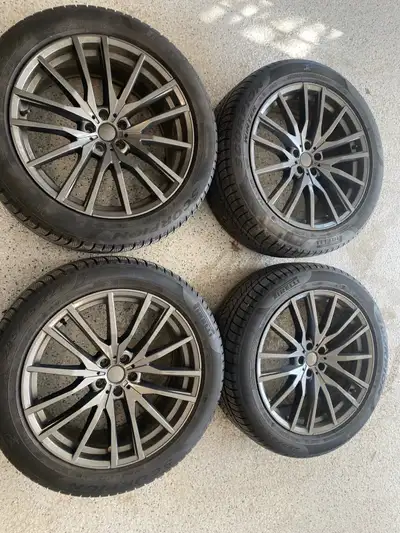 Selling a set of Pirelli Scorpion run flat winter tires mounted on 21” Replika rims, size 285/45R21....
