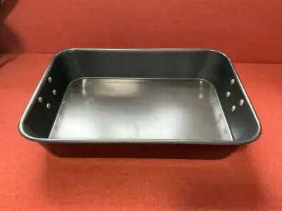 Heavy Open Roaster/Lasagna Pan Inner Dimensions: 10" x 15" Pick up in Hanmer
