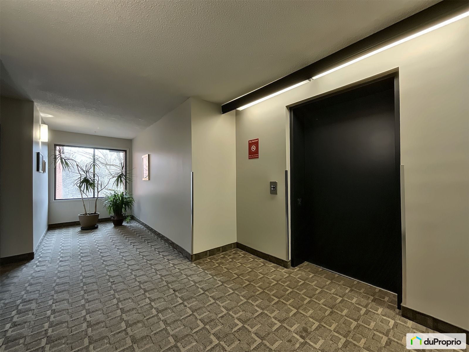 Condo 3-1/2 + Garage - 100% Rénové Dernière Étage à Longueuil — photo 2