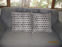 2 Coussins moderne neuf