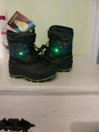 Brand new with tagsToddler boots size 5