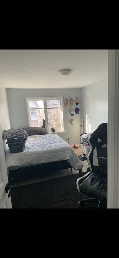 - 2 rooms for the price of 1. - month to month lease so very low risk, no lease. - June 1st takeover...
