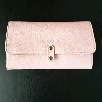 NEW CONDITION. PANDORA JEWELRY STORAGE POUCH ROLL. PRICE: $30.00 PICK UP IS IN WESTWOOD.