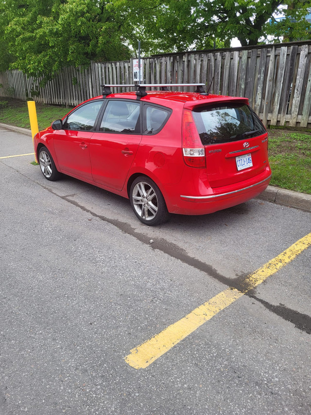 2011 Hyundai Elantra hatchback in Cars & Trucks in Oshawa / Durham Region - Image 2