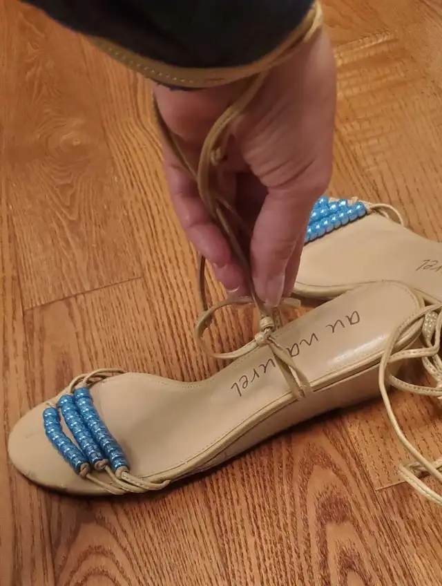 Ladies Shoes.  Size 6. in Women's - Shoes in Oshawa / Durham Region - Image 2