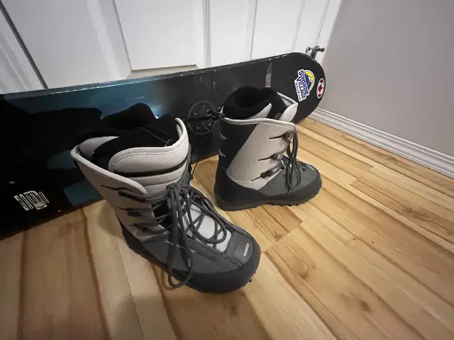 Women snowboard and boots in Snowboard in Calgary - Image 6