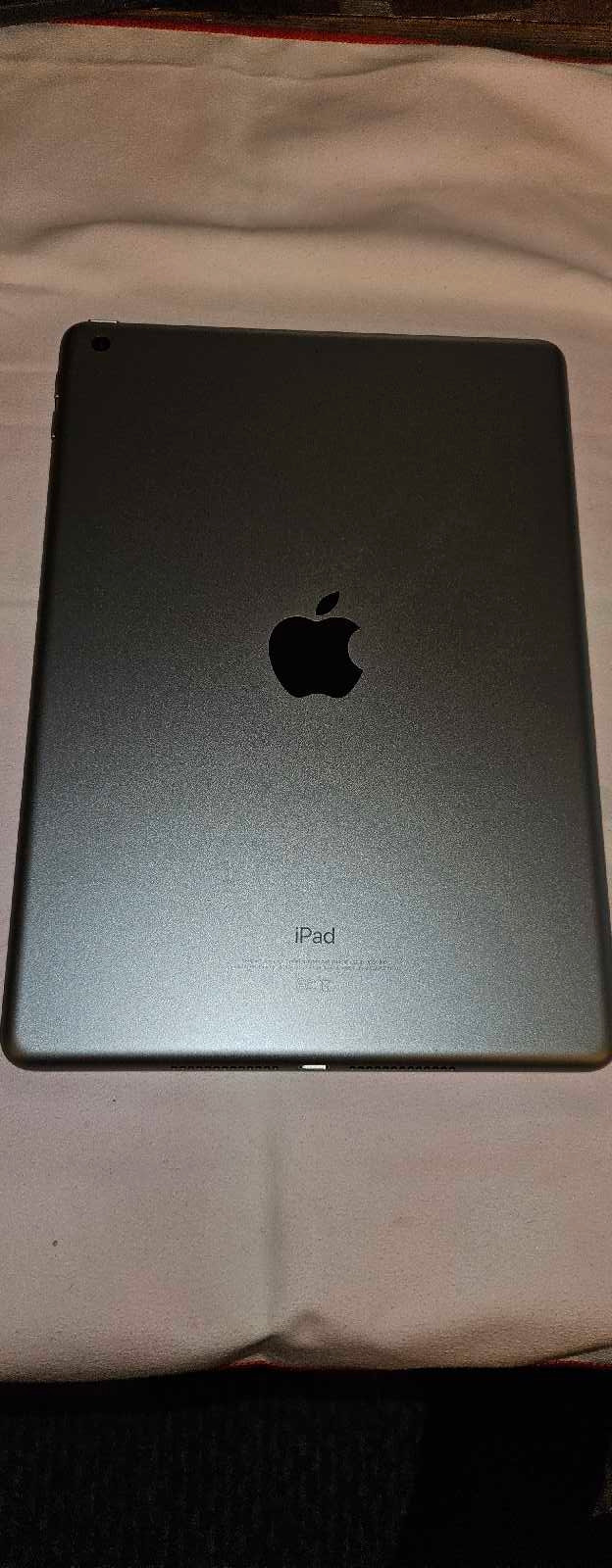IPad 32 Gb 6th Generation with Keyboard  in iPads & Tablets in Kitchener / Waterloo - Image 4