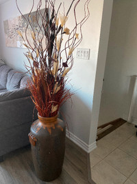 Beautiful flower pot. 80cm ceramic vase plus 100 flower cm.