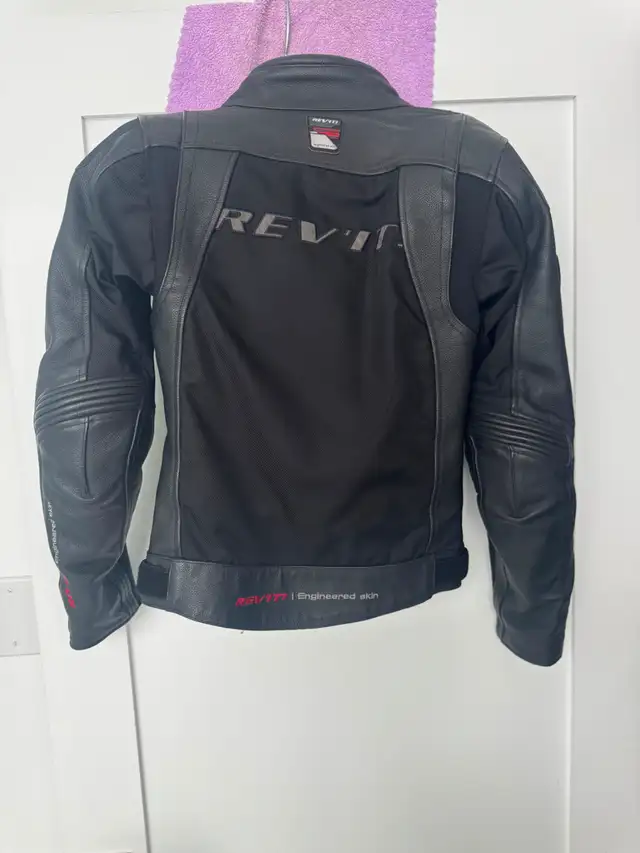 Women's Rev'It motorcycle jacket size 40, leather  with armour in Women's - Tops & Outerwear in City of Toronto - Image 3