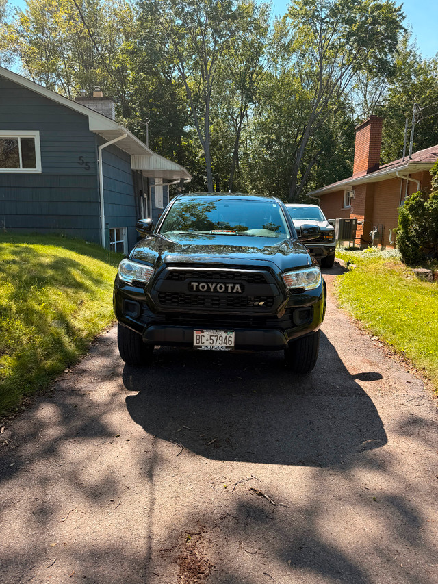 2017 Toyota Tacoma 2.7l SR+ | Manual in Cars & Trucks in Sault Ste. Marie - Image 3