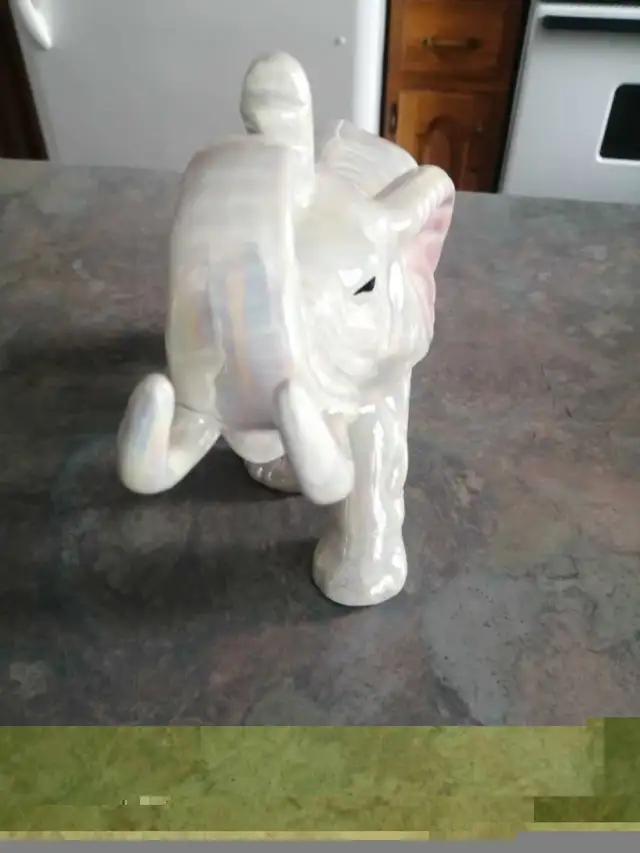 très beau éléphant vintage  in Arts & Collectibles in Sherbrooke - Image 4
