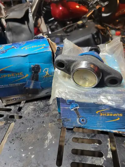 New in the box set of lower ball joints for Hyundai. these were purchased for a 2011 xg 350 sedan