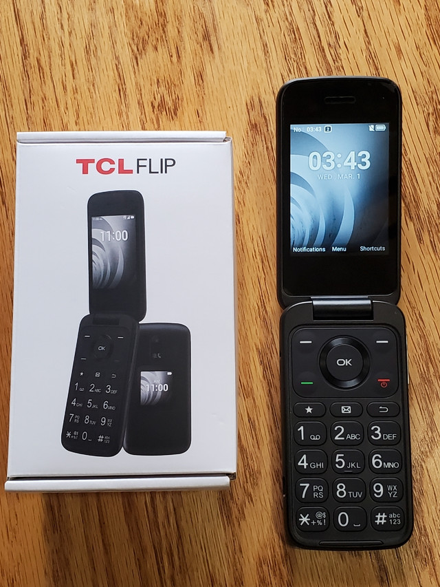 TCL Flip phone - unlocked in Cell Phones in Kelowna