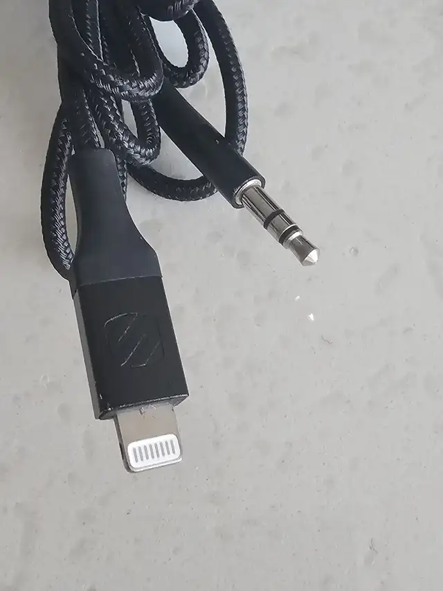 Audio Cable Lightning to 3.5mm Aux Cable 6 ft in General Electronics in City of Toronto - Image 2