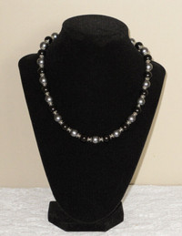 ONYX NECKLACE WITH MATCHING PIERCED EARRINGS