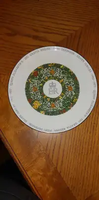 Beautiful vintage English 10"  plate