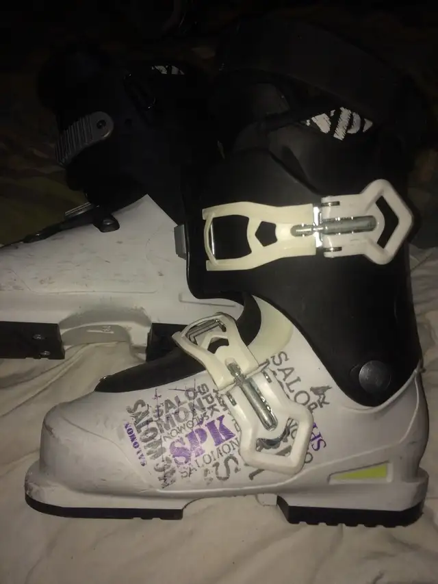 Over 15 pair: downhill ski boots in Ski in Kingston - Image 9