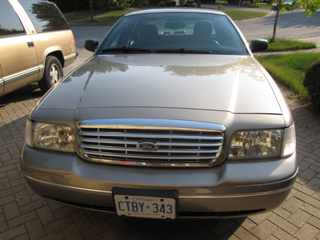 2003 Ford Crown Victoria LX-duel fuel cng- excellent condition in Cars & Trucks in London - Image 2