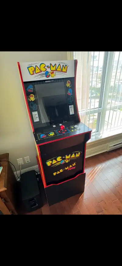 Arcade Pac Man & Pac Man plus en parfaite condition. 650$ ... l annonce est là, c est encore disponi...