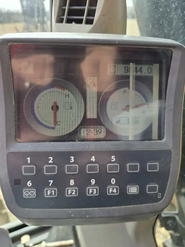 2009 JD 350 D Excavator in Heavy Equipment in Fort St. John - Image 7