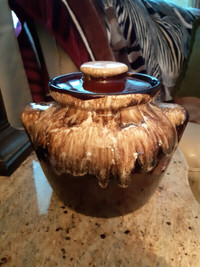 FIRST $60 TAKES IT~Roseville O  USA RRP Co Crock Pot Brown Drip