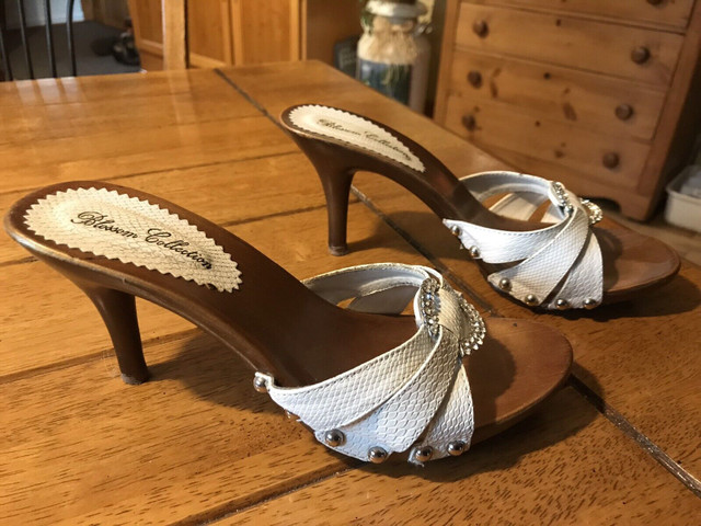 Souliers, sandales pratiquement neuves grandeur 8, 8.5 et 2x6 dans Femmes - Chaussures  à Granby - Image 3