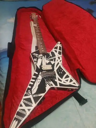 EVH Striped Series Star in immaculate condition. No issues, cracks, etc. Only about 840 officially m...