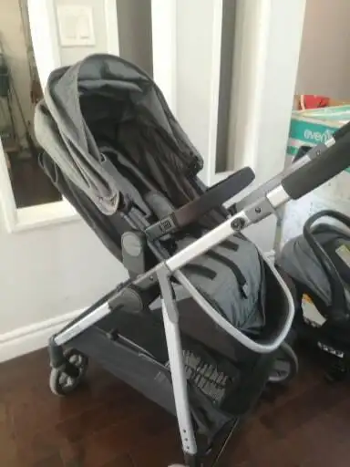 Baby stroller with baby carseat in Strollers, Carriers & Car Seats in City of Toronto - Image 3