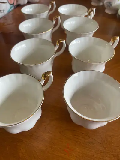 Royal Albert "Val D'Or" Bone China Set - 6 Tea Cups - Made in En, View more