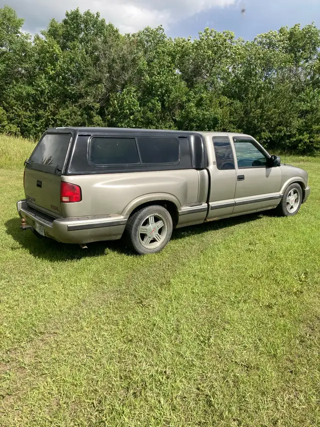 GMC Sonoma in Cars & Trucks in Fort St. John - Image 3